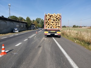 naczepa pojazdu ciężarowego w miejscu zdarzenia.