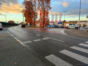 miejsce zdarzenia drogowego, wjazd na parking Intermarche.