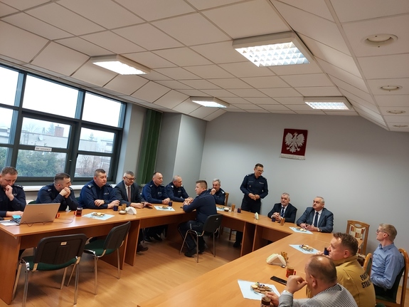 widzimy policjantów i uczestników narady rocznej w auli Komendy Powiatowej Policji w Łodzi.