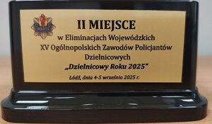 widzimy grawer na tabliczce.