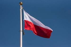 widzimy flagę na maszcie.